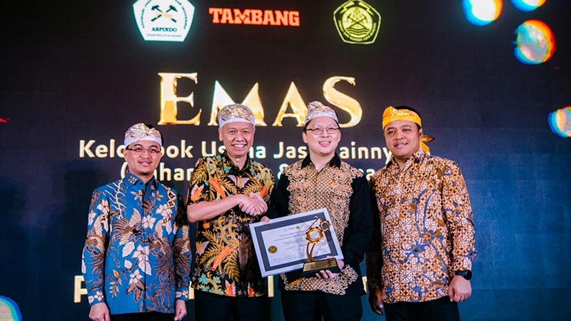 apresiasi-panaoil-untuk-mitra-distributor-melalui-penghargaan-emas-pada-indonesia-mining-services-awards